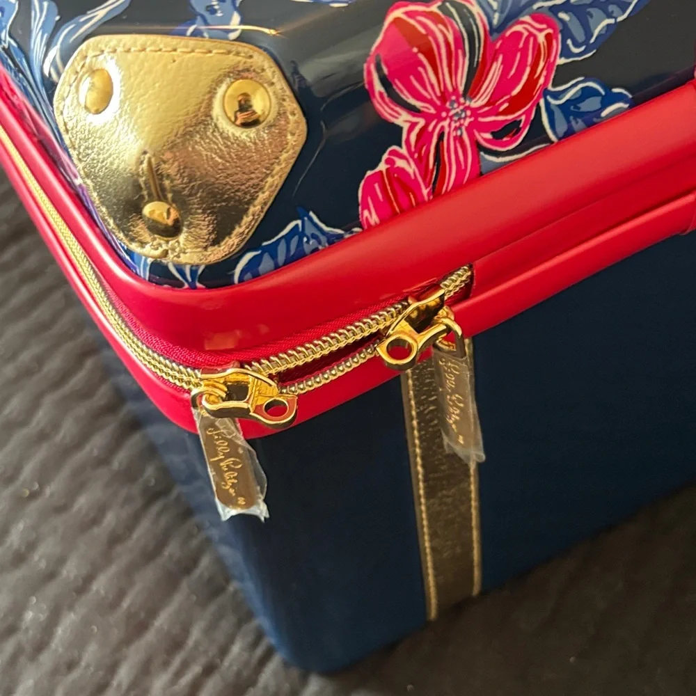 Lilly Pulitzer , in mint condition, newer used - Picture 2 of 11